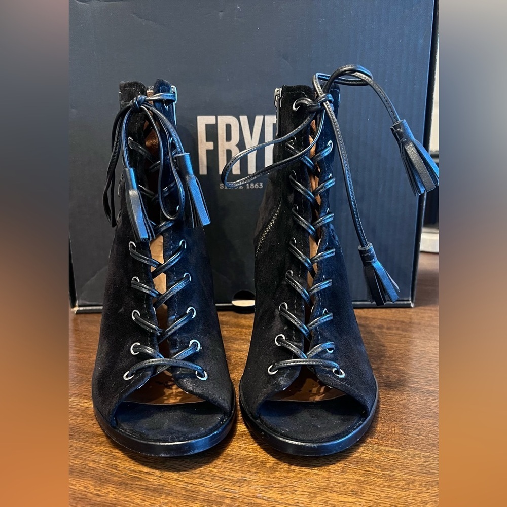 EUC FRYE Black Dani Whipstitch Suede Leather Peep Toe Chunky Heel Booties US 7.5 - Picture 2 of 13